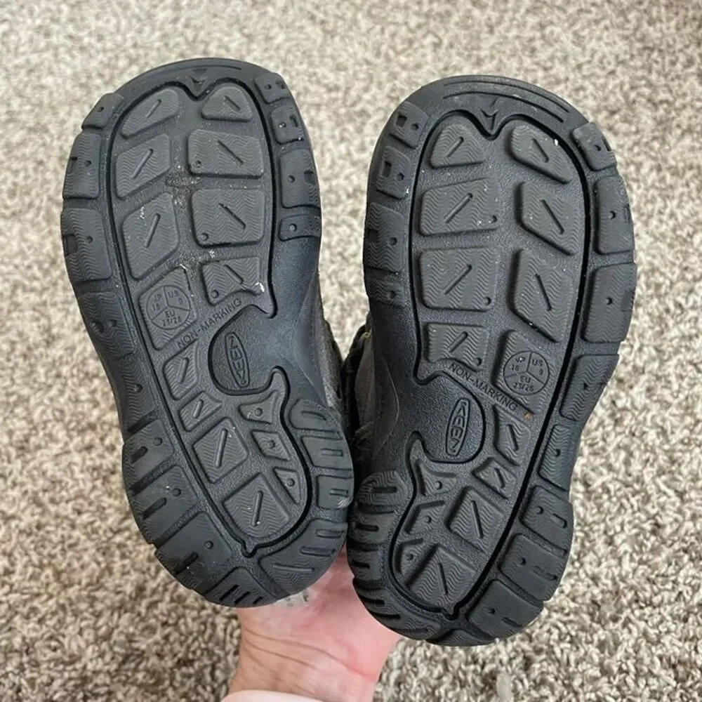 Keen gray navy